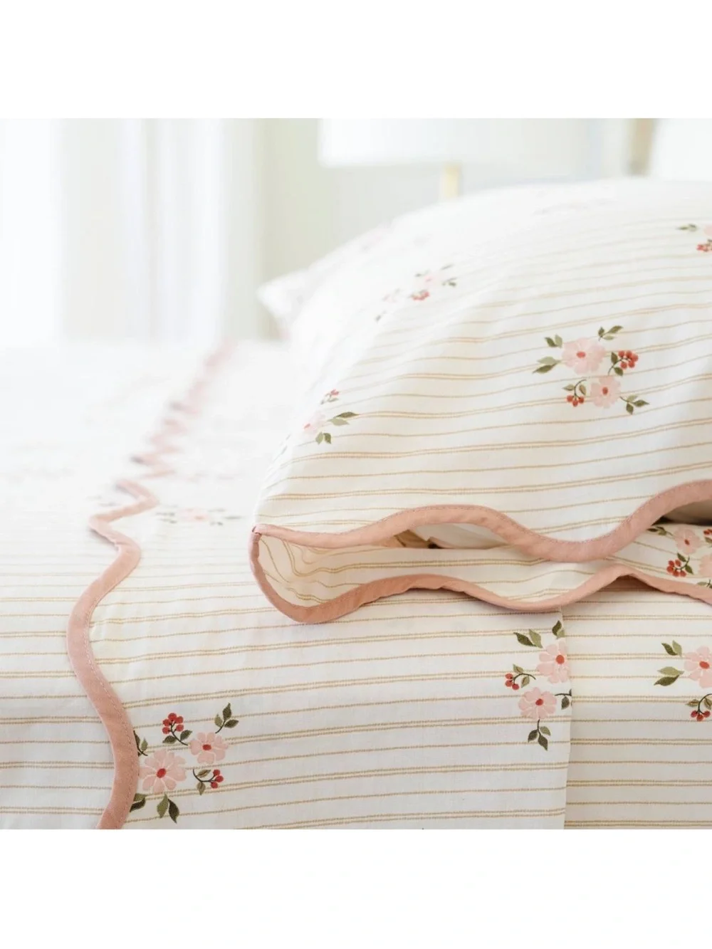 Gathre  Queen Scalloped Floral Sheet Set 100% Cotton